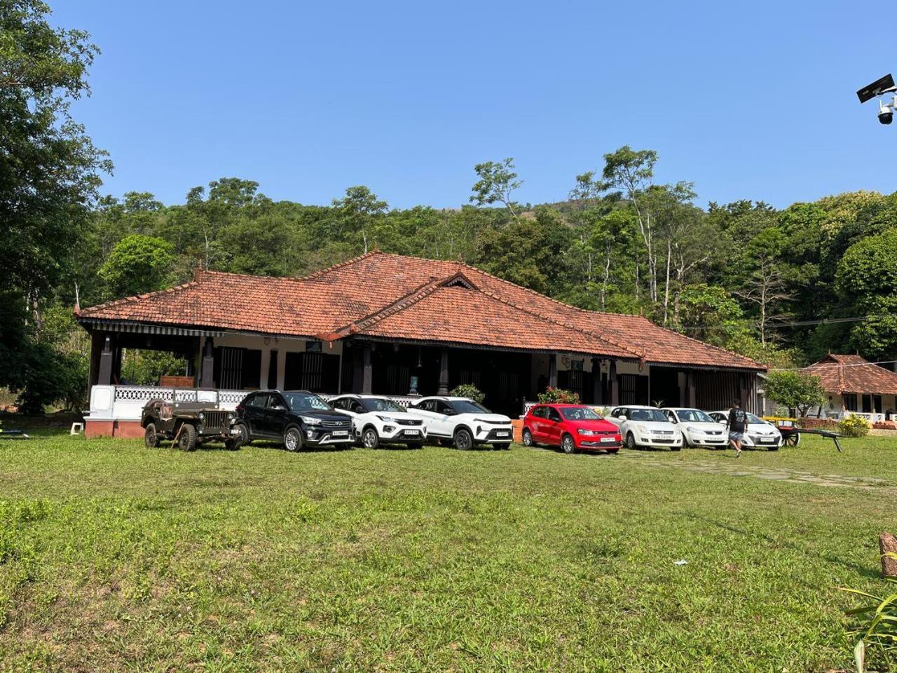 Highland Estate Hotel Саклешпур Екстериор снимка